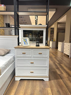 Lofter Commode & Spiegel